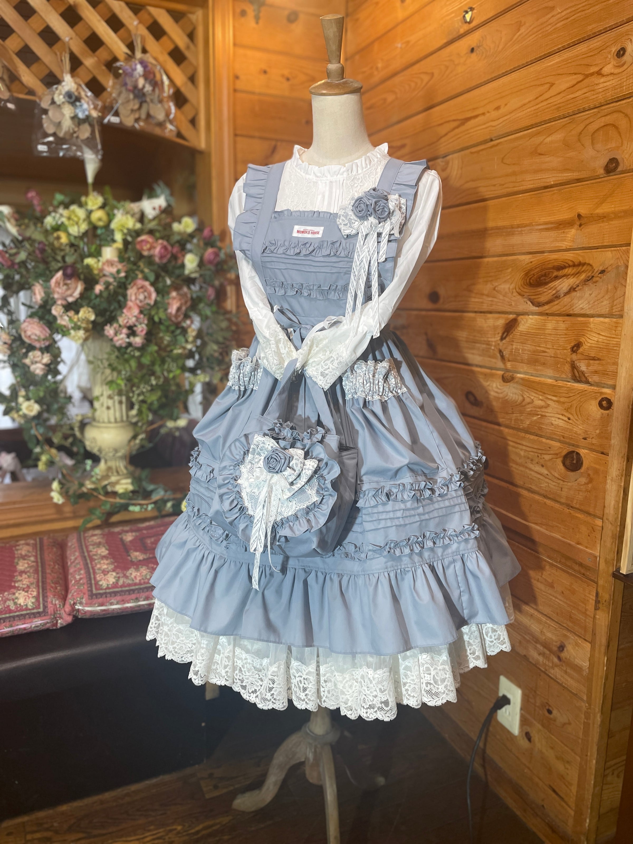 モモコハウス レースエプロン ミディアム 現在製作中の #フリルエプロン です。今回はミドル丈のみになり