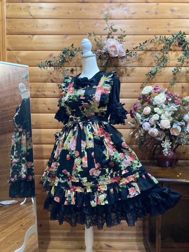 モモコハウス花柄ハートエプロン ハート#フルレース#フリルエプロン が完成しました。薄手の白
