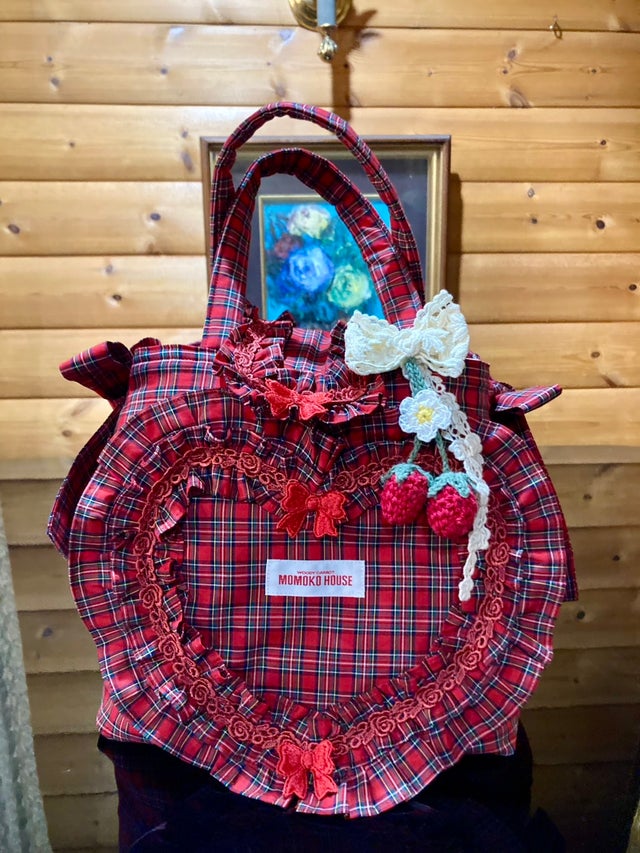 【美品】モモコハウス 赤チェック ハートフリルエプロン 薔薇コサージュセット 美品】モモコハウス 赤チェック ハートフリルエプロン 薔薇コサージュ